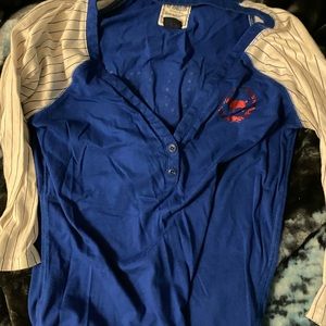 Medium VS PINK CUBS shirt